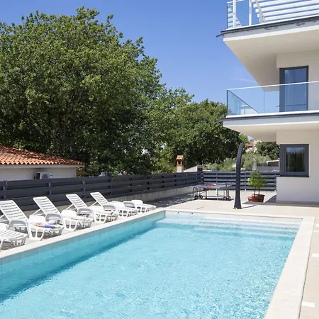 Luna Mit Pool- Sauna- Whirlpool- Tennispla By Interhome בית נופש פומר