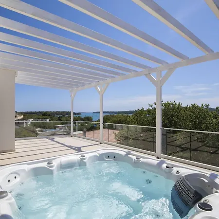 בית נופש Luna Mit Pool- Sauna- Whirlpool- Tennispla By Interhome *