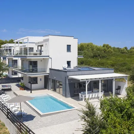 בית נופש Luna Mit Pool- Sauna- Whirlpool- Tennispla By Interhome *