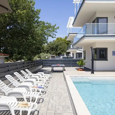 Luna Mit Pool- Sauna- Whirlpool- Tennispla By Interhome בית נופש פומר