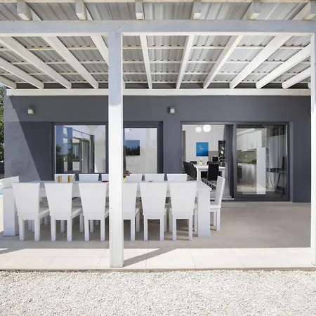 Luna Mit Pool- Sauna- Whirlpool- Tennispla By Interhome פומר