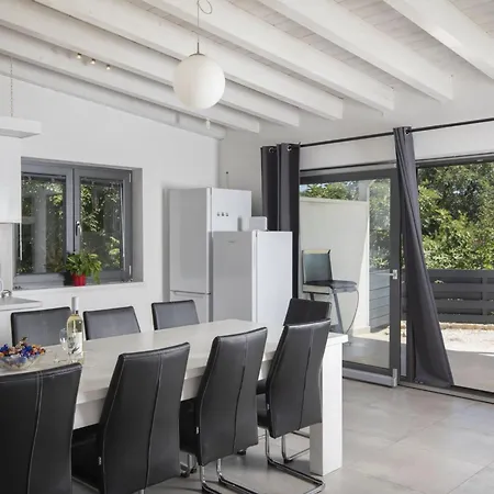 Luna Mit Pool- Sauna- Whirlpool- Tennispla By Interhome *