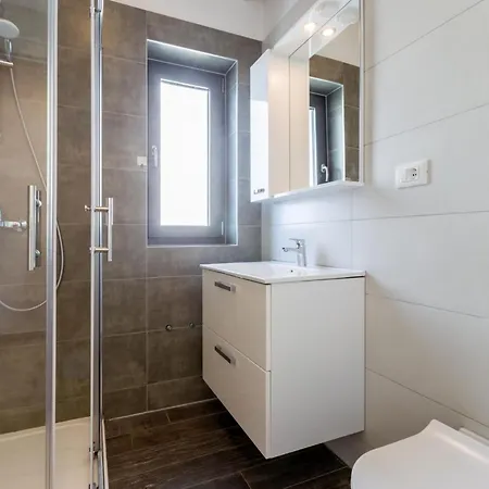 בית נופש Luna Mit Pool- Sauna- Whirlpool- Tennispla By Interhome *