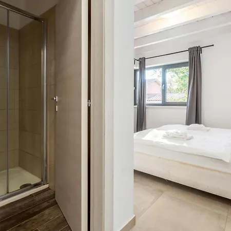 Luna Mit Pool- Sauna- Whirlpool- Tennispla By Interhome * פומר