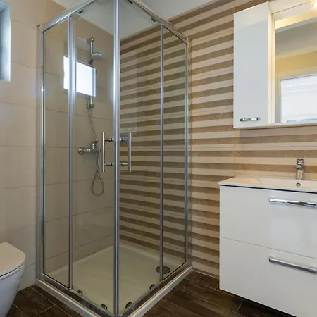 בית נופש Luna Mit Pool- Sauna- Whirlpool- Tennispla By Interhome