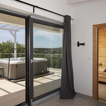 בית נופש Luna Mit Pool- Sauna- Whirlpool- Tennispla By Interhome *