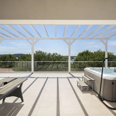 Luna Mit Pool- Sauna- Whirlpool- Tennispla By Interhome *