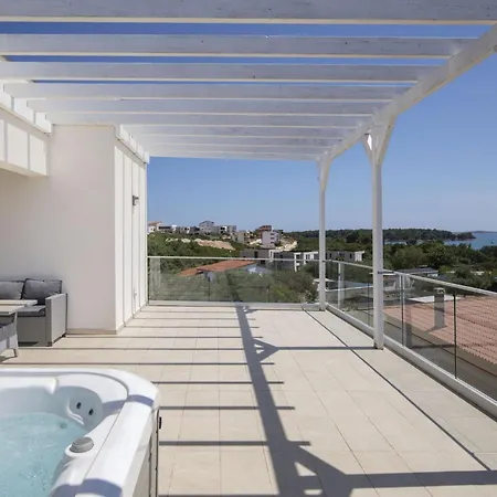 Luna Mit Pool- Sauna- Whirlpool- Tennispla By Interhome בית נופש *