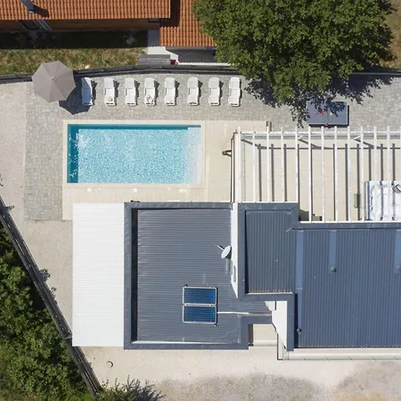 Luna Mit Pool- Sauna- Whirlpool- Tennispla By Interhome * פומר